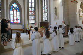 Feier der 1. Heiligen Kommunion in Sankt Crescentius (Foto: Karl-Franz Thiede)